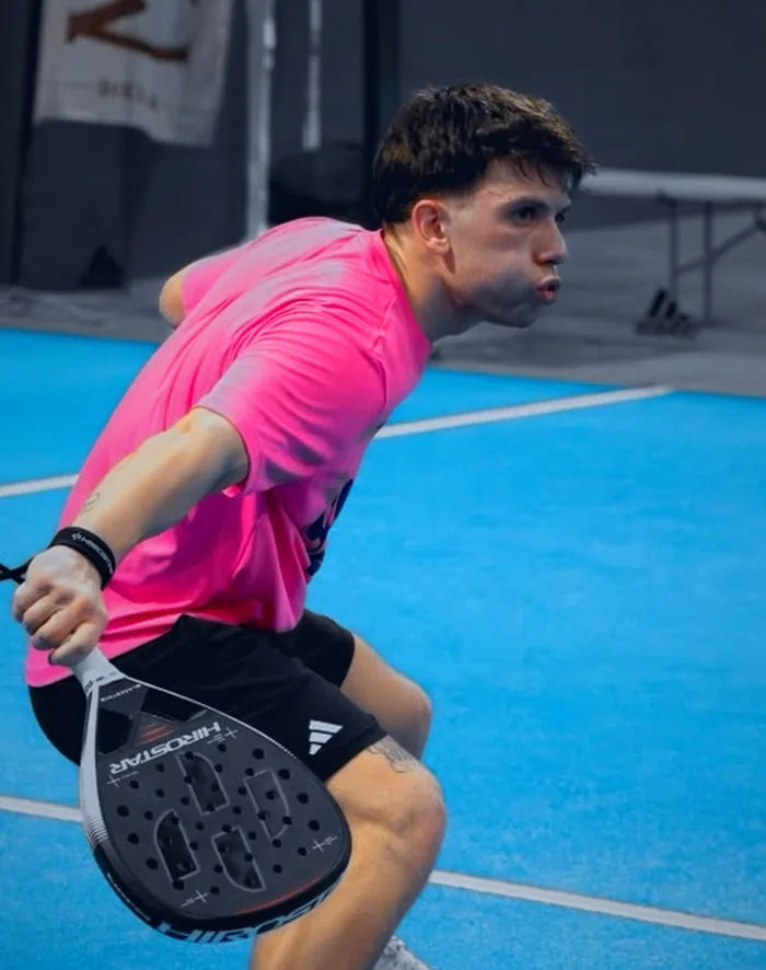 Nicolò Pagano in posizione di attesa, concentrato sulla palla