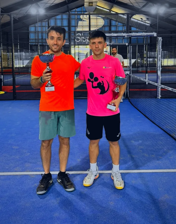 Nicolò Pagano premiato al termine di un torneo